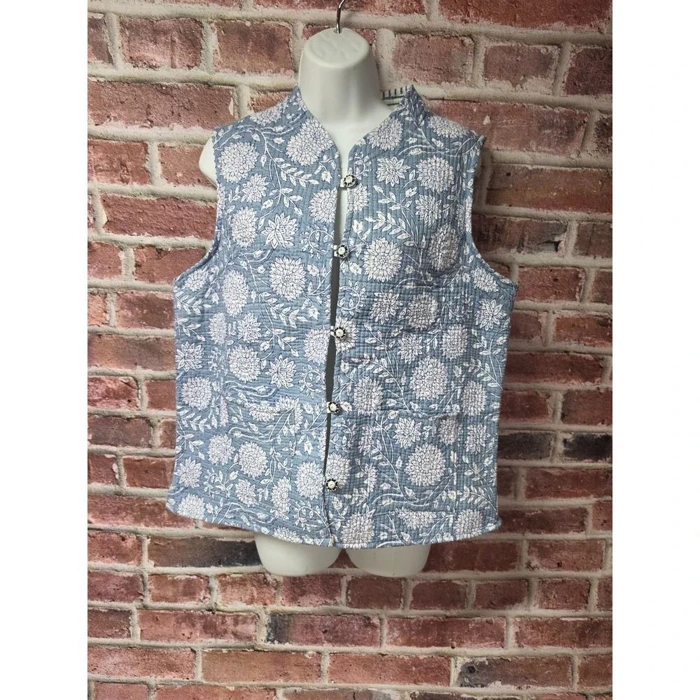 Women's Floral Quilted Button Up Vest XL